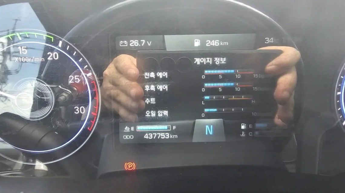 파비스 계기판에 표시된 누적 주행거리 43만km대 숫자