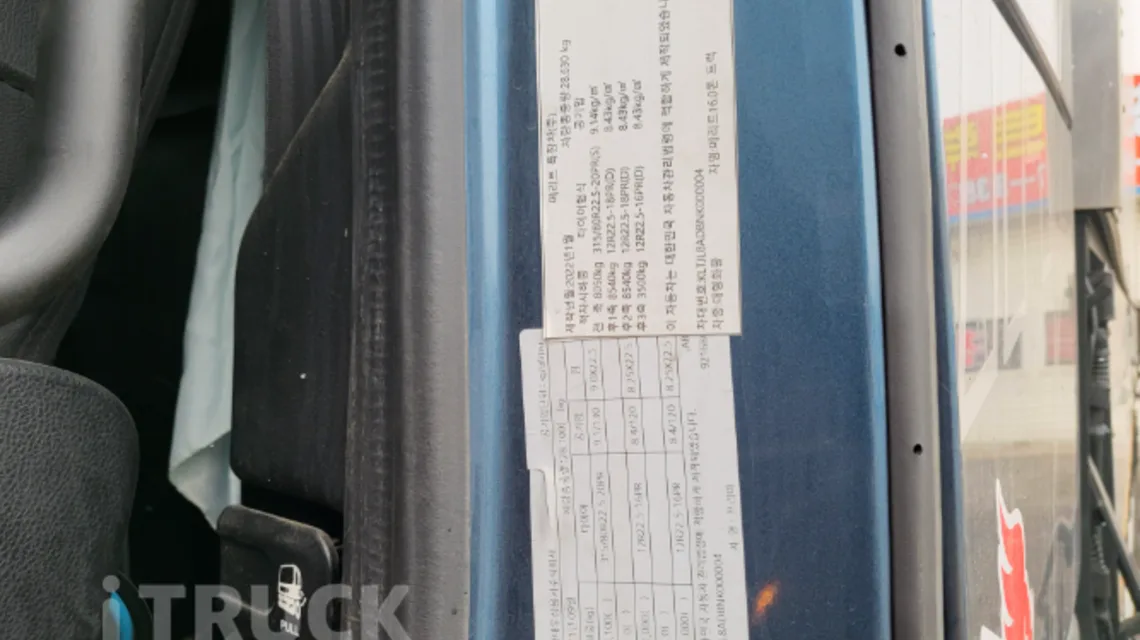 프리마 480 운전석 도어 안쪽에 붙은 차량 정보 라벨